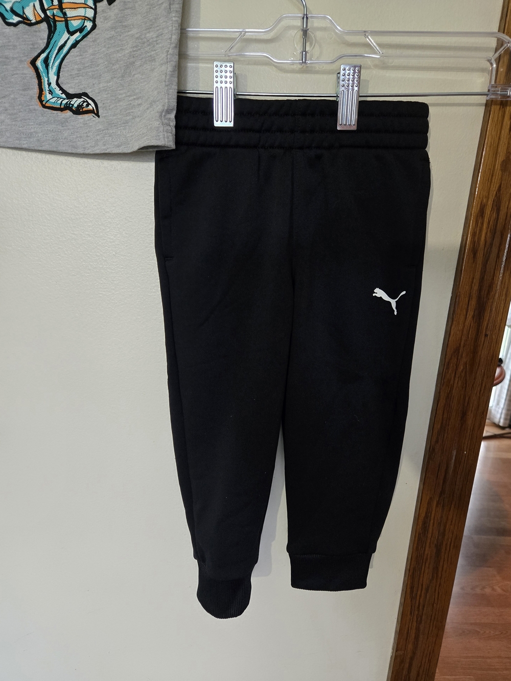 Puma Kids' 2T Gray Dino Graphic Tee and Black Jogger Bottoms #0092 - Picture 4 of 7